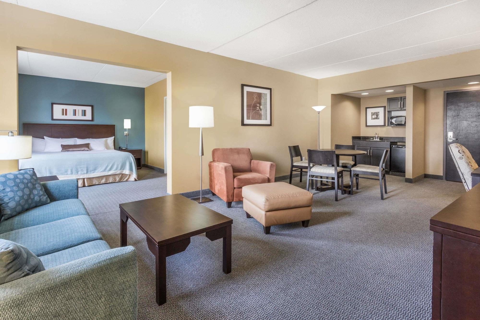 Wingate By Wyndham Regina Hotel Exterior photo