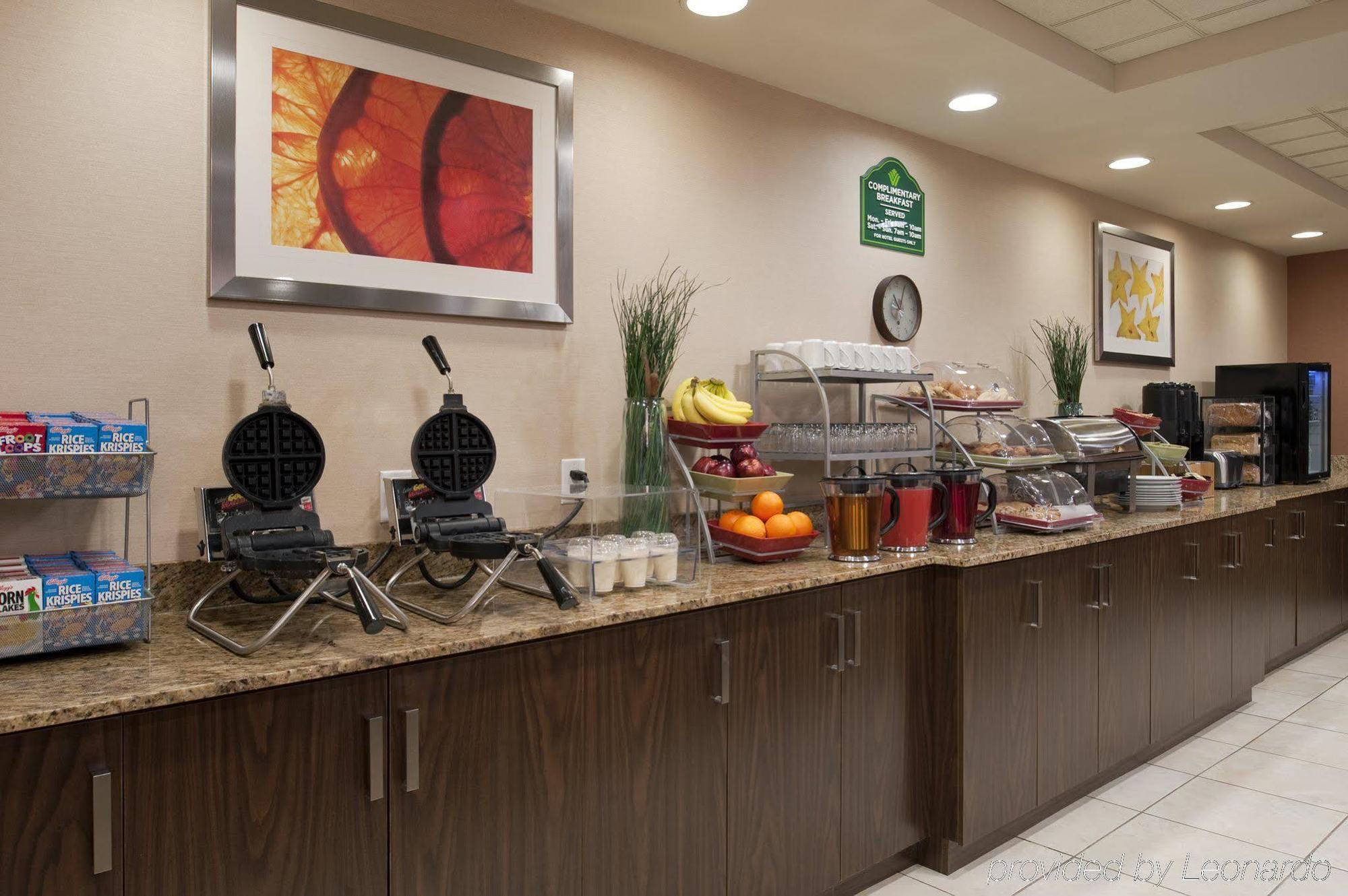 Wingate By Wyndham Regina Hotel Exterior photo